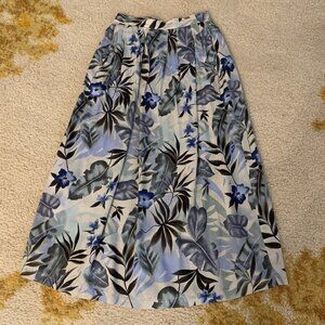 Sag Harbor. Size Small. Rayon Pleated Midi Length Pull On Skirt. B75